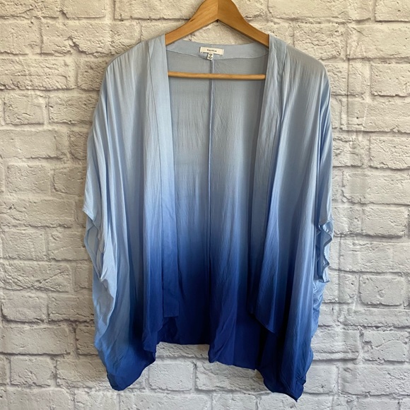Aritzia Tops - ARITZIA TALULA Fawkner Kimono Blouse Cover Up